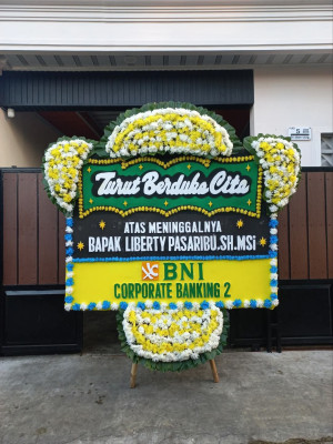 Papan Bunga Duka di Panji Sari