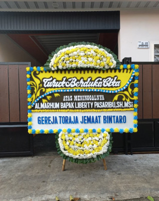 Papan Bunga Duka di Panji Sari