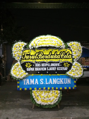 Papan Bunga Duka di Panji Sari